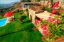 REAL HOUSE: Ex­qui­site Steinvilla im Landhausstil mit Panoramablick!!! - Garten mit Grünfläche und Privatpool